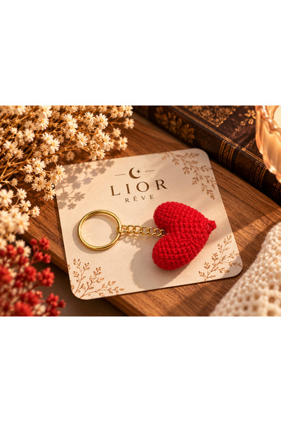 LİOR REVE ATELİER سلسلة مفاتيح على شكل قلب محبوكة يدويًا من LIOR RÊVE ATELIER...
