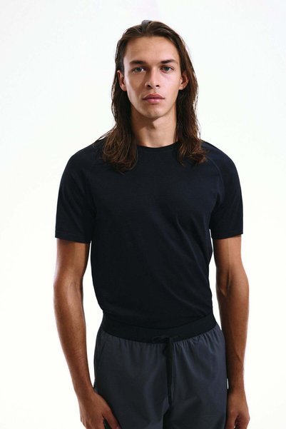 H&M Muscle Fit Sports T-shirt with DryMove™