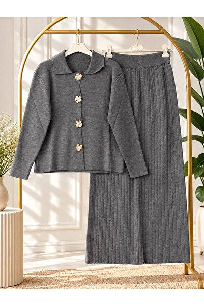 VOLT CLOTHİNG Дамски комплект: плетена блуза с яка със златни копчета и пола