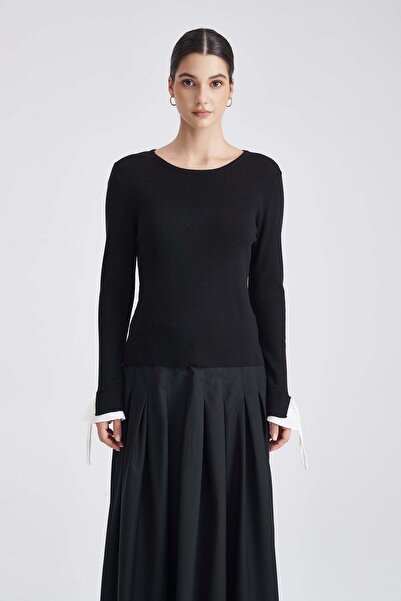 Yola Plain Long-Sleeve Top with Round Neck