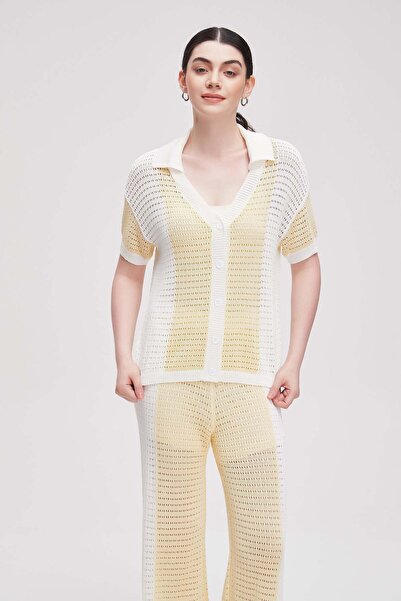 menta Short-Sleeved Shirt with a Waist-Length Cut