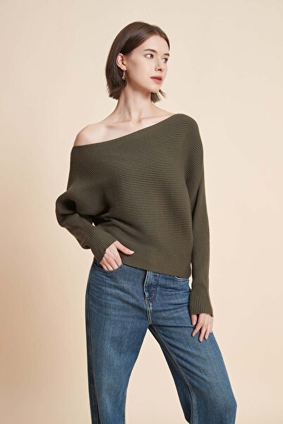 Yola Off-Shoulder Long Sleeve Top