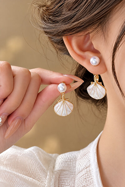 TREND COLLECTİON White Sea Shell Figured Pearl Detailed Gold Dangle Earrings