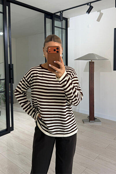 Sezgi Tekin Bluză maro oversize ecru cu dungi