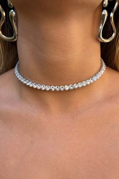 TAKIŞTIR Gümüş Renk Kalp Figürlü Taşlı Choker Kolye