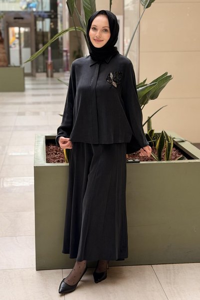 Nuss طقم قميص وتنورة مطرزة بالخرز من كوبرا