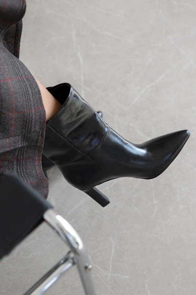 STRASWANS Lula Women's Wrinkled Leather Boots Black