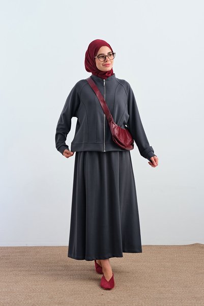 LOCCO طقم تنورة نسائي بتفاصيل خياطة وسحاب باللون الدخاني