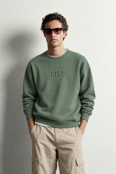 DEFEND Men's Oversize Sweatshirt with Embossed Embroidery Detail and Crew Neck