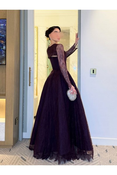 Ayaen فستان سهرة طويل أنيق بلون عنابي داكن بتصميم كورسيه وأكمام دانتيل شفافة