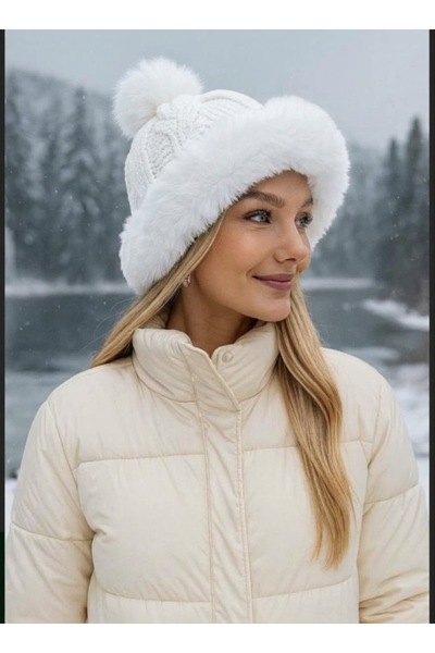 gozdeasutayaccessory White Fur Detailed Pom-Pom Hat