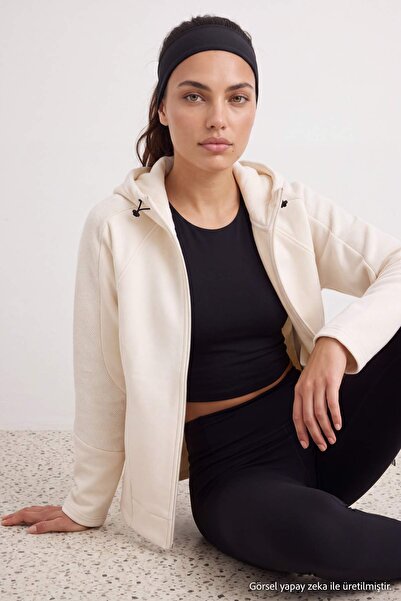 Trendyol Collection سترة رياضية عادية من نوع إكرو إنترلوك THMAW27SW00002