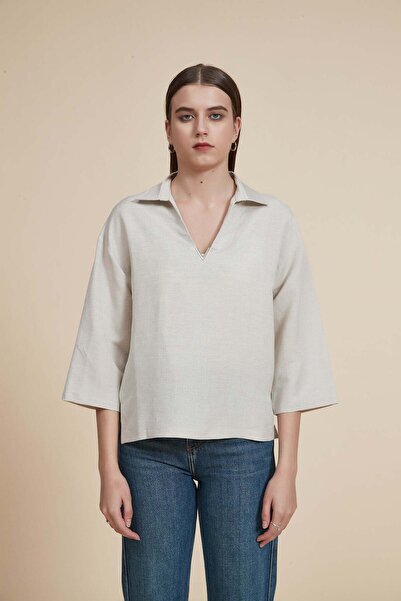 Yola Solid V-Neck Three-Quarter Sleeve Top