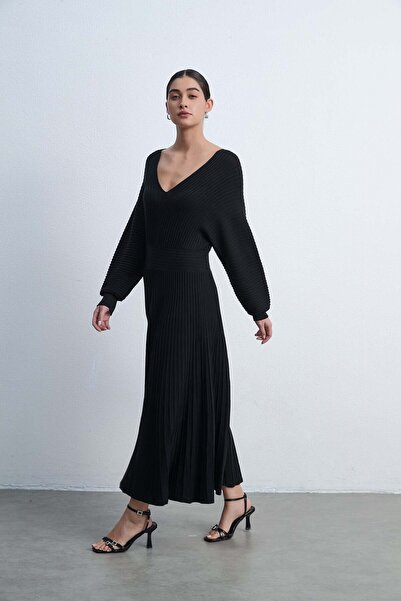 Livia Women's Solid Ribbed Midi Dress with Flared Sleeves