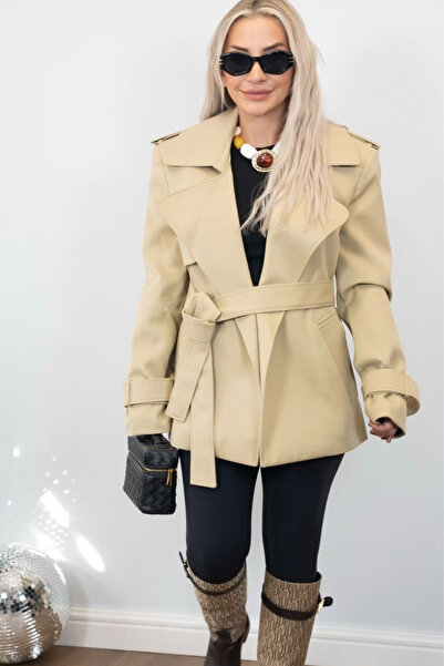 Muna Boutique معطف بيج مع حزام عند الخصر