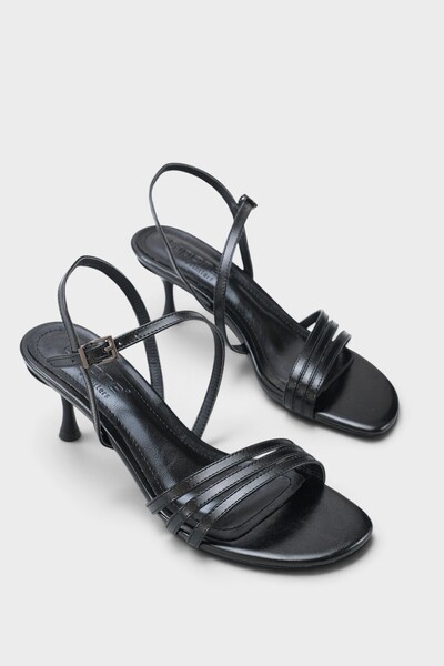 Capone Outfitters Women's sandals