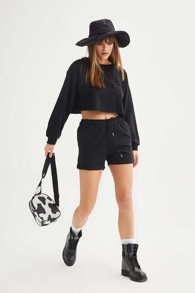 Açelya Okcu Two thread shorts set
