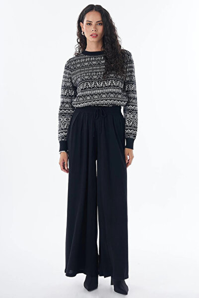 Kayra Strickhose mit weitem Bein in Schwarz