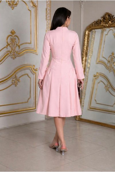 qitat mas A very luxurious and sophisticated dress