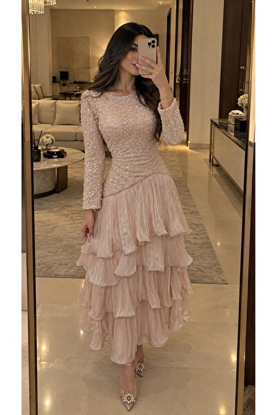 HAMS فستان سهرة أنيق ومميز باللون الوردي اللحمي (Nude Pink) أو البيج المائل ل...