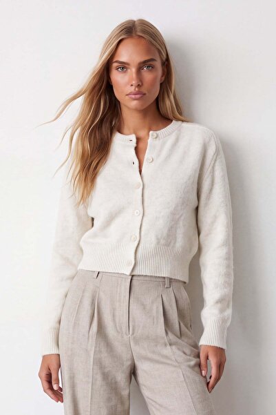 Trend Alaçatı Stili Women's Ecru Crew Neck Buttoned Wool Blend Knitwear Crop ...