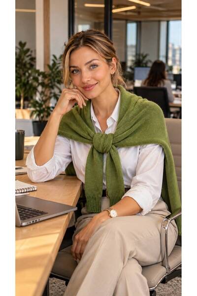 MARBERRY Green Soft Textured Knitwear Tie-Up Sweater Shawl 50X65 cm