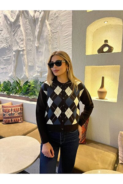Niceboutique كارديجان مزين بأزرار بنمط البقلاوة
