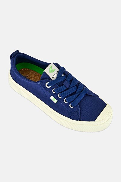 Cariuma Women OCA Low Lace Up Sneakers, Blue