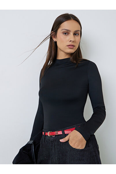 Styli تي شيرت أسود ضيق برقبة عالية