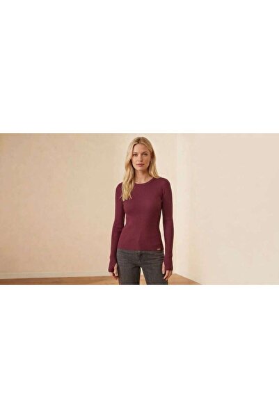 rycollections Osyho Brand Finger-Looped Claret Red Crew Neck Blouse