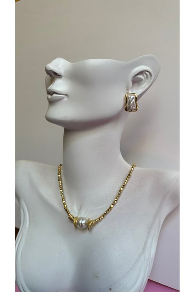 ADENNA JEWELRY Gold Rectangular Earrings with Pearl Detail