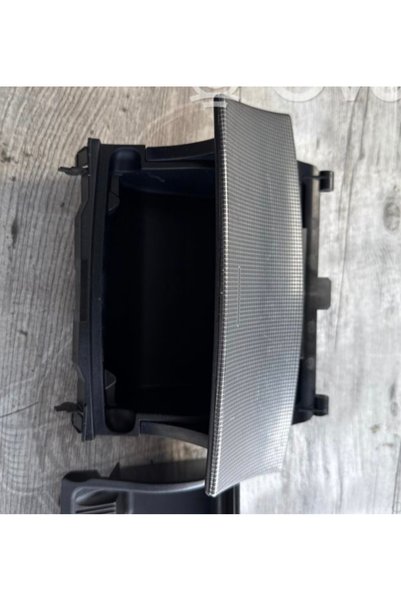 Mercedes Benz Scrumiera CClass W203 cod A2036800852