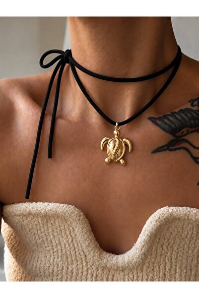 Arsaley Collection قلادة نسائية سوداء اللون بسلسلة ذهبية اللون على شكل سلحفاة