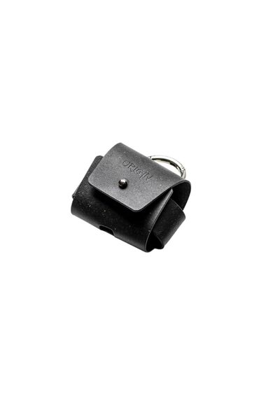Origin Husă compatibilă pentru Airpods Pro, din piele reciclată, neagră.
