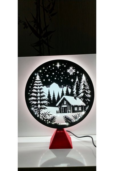 Dekoratif Dağ Evi Tasarımlı 12V LED Gece Lambası, Kış Konseptli Ahşap/Şık Masa Lambası (25x20 cm)