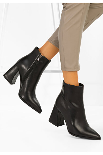 B T Shoes Γυναικεία μαύρα δερμάτινα μποτάκια Aniania