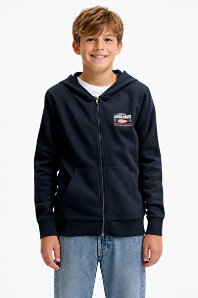 Jack & Jones سويت شيرت بقلنسوة وسحاب باللون الأزرق الداكن للأولاد، مطبوع مع ج...