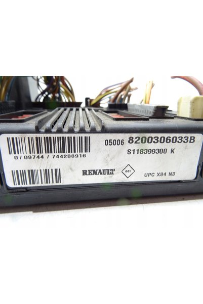 OEM MODUL BSM CUTIE DE SIGURANȚE UPC BSI RENAULT SCENIC II 8200306033B