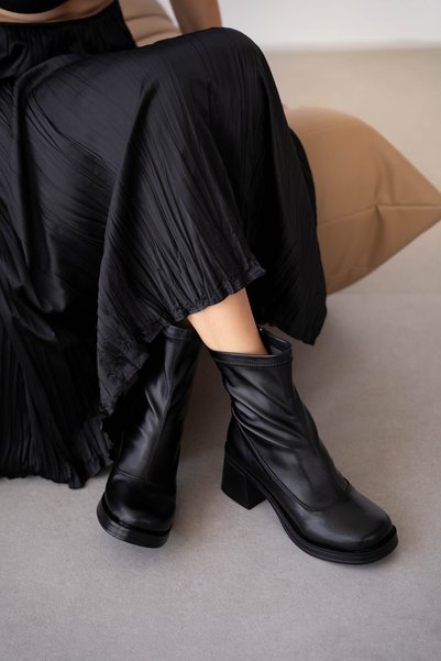 selin shoes Povin Thick and High Heel Women's Boots - Black
