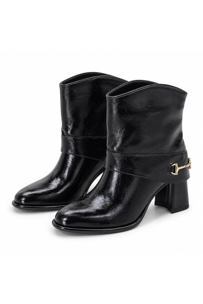 PATRON SHOES حذاء نسائي بطول الكاحل بكعب مربع مع إكسسوارات معدنية