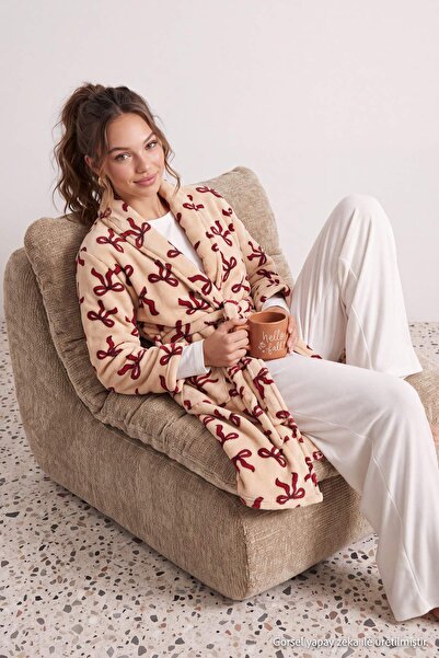 Trendyol Collection رداء نسائي محبوك من ويلسوفت للشتاء بشريط بلون إكرو-بورجون...