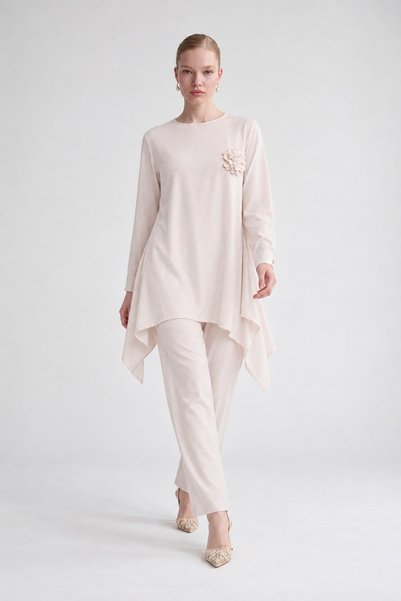 Levidor Rose Collar Detailed Double Suit Set in Light Beige