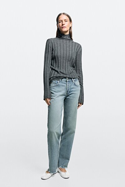 Massimo Dutti Paçaları sökük detaylı orta bel stovepipe fit jean