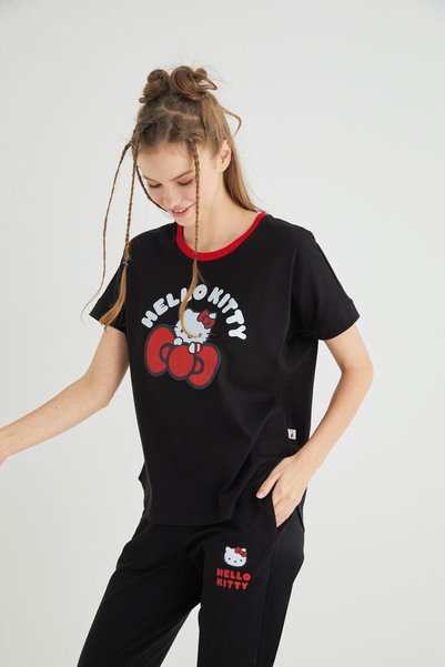 Hello Kitty Licensed Printed T-Shirt Regular Fit
