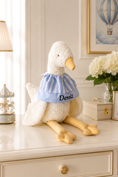 Gia Design El Yapımı Kişiye Özel İsimli Mavi Fırfır Yakalı Sevimli Kaz Pelüş Oyuncak - Erkek Bebek Uyku ve Oyun Arkadaşı