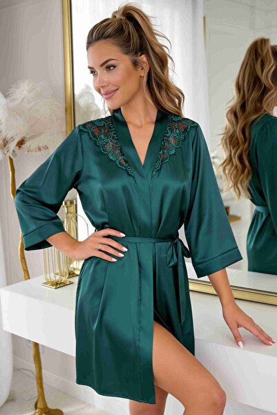 Generic Brand Halat damă satin „Mela” — verde smarald, cu dantelă