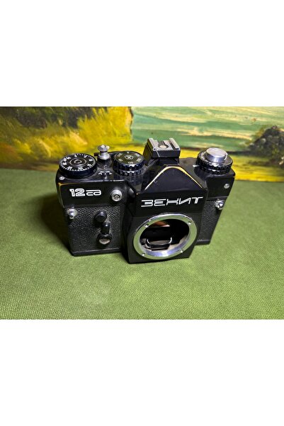 zenit 12 ca filmli fotoğraf makinası sorunsuz çalışır durumda lens yoktur