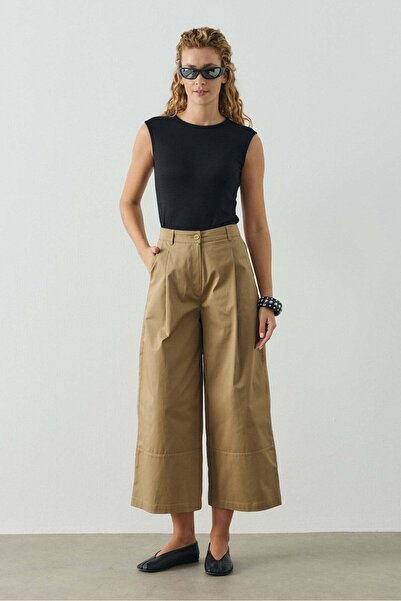 Molene Koyu Camel Kesik Dikiş Detaylı Geniş Paça Gabardin Pantolon