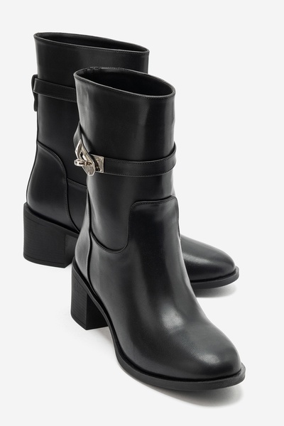 LuviShoes PARKER Siyah Cilt Tokalı Kalın Topuklu Kadın Bot