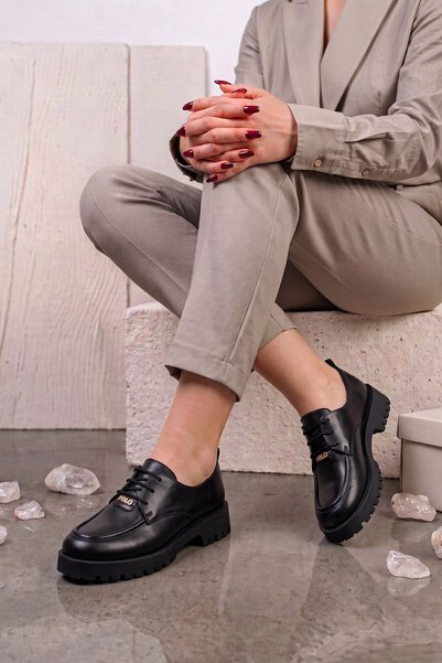 Stilbagshoes حذاء نسائي يومي بتفاصيل من الدانتيل باللون الأسود من توراس